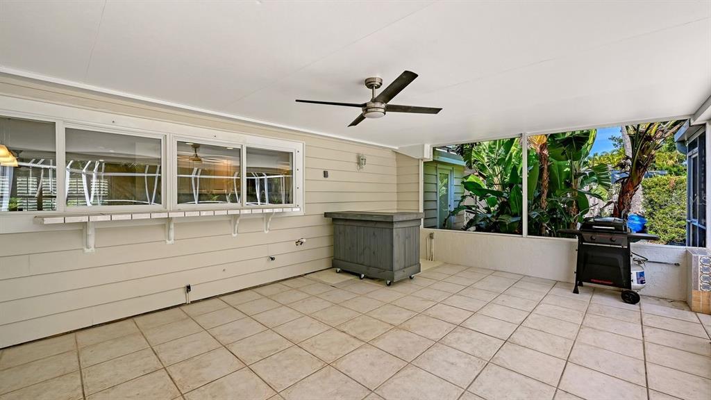 4810 Bay Shore Road Sarasota, FL 34234 - Photo 38 of 47 a living room with furniture