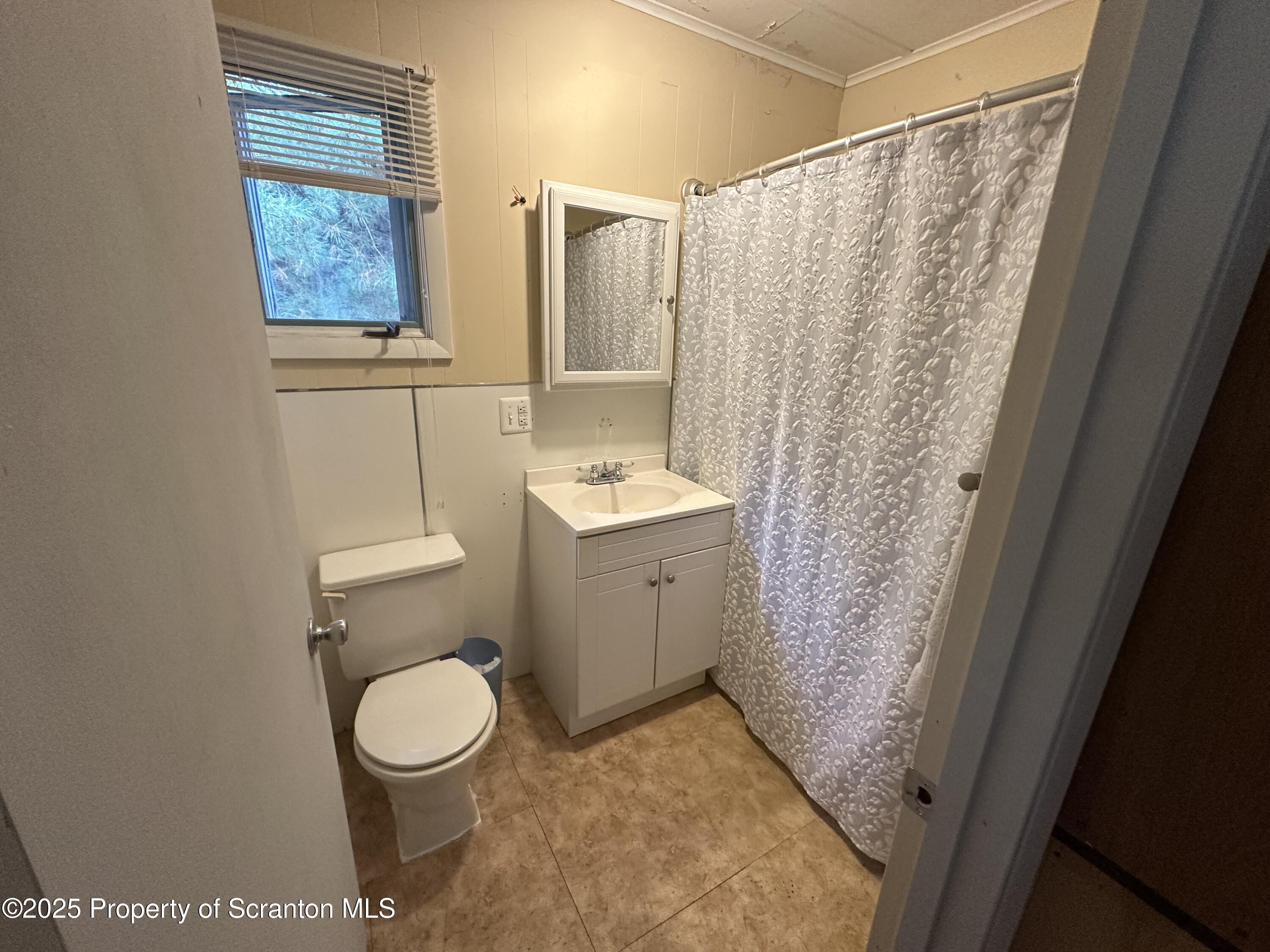 65 Fall Lane Union Dale, PA 18470 - Photo 13 of 26 Bathroom