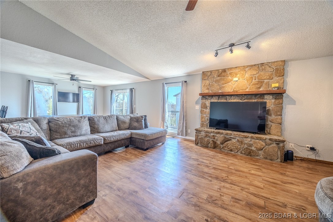 2124 Bittersweet Road Lake Ozark, MO 65049 - Photo 8 of 34