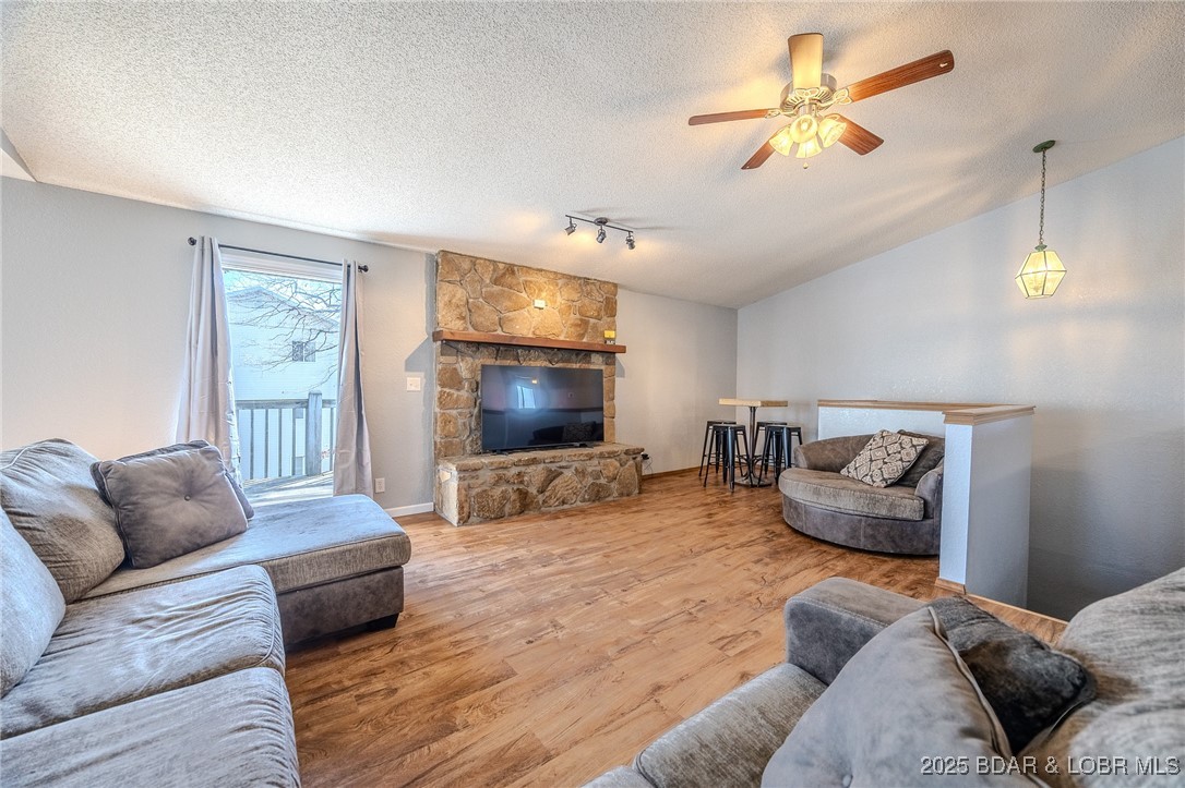 2124 Bittersweet Road Lake Ozark, MO 65049 - Photo 9 of 34