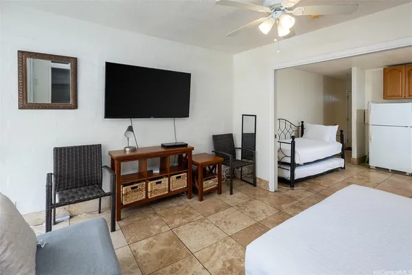 $2,000 | 240 Liliʻuokalani Avenue, Unit 401, Honolulu, HI 96815