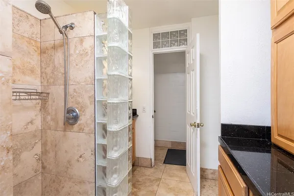 $2,000 | 240 Liliʻuokalani Avenue, Unit 401, Honolulu, HI 96815