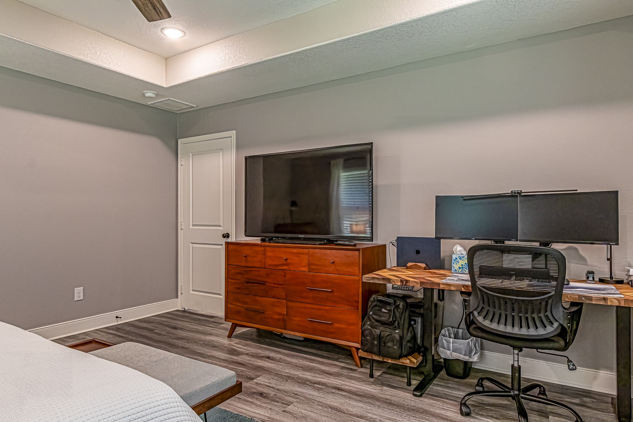 40 Bob Steele Road Coldspring, TX 77331 - Photo 20 of 50 a room with furniture and a flat screen tv