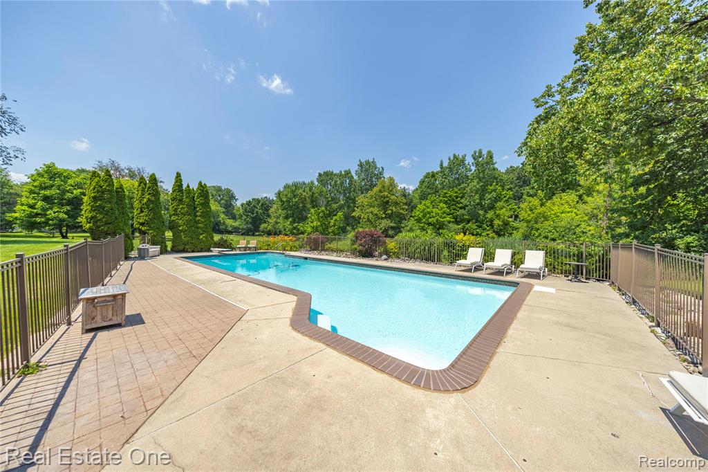 25740 Farmbrook Road Southfield, MI 48034 - Photo 49 of 64 Gallery Image 49