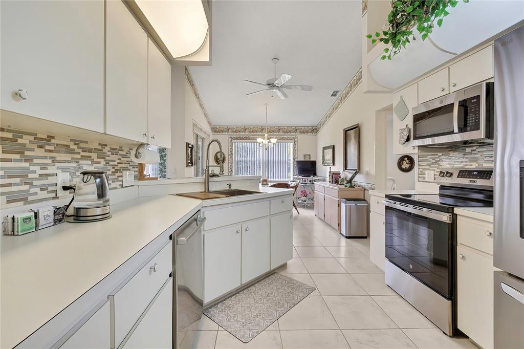 2353 Summercrest Lane Spring Hill, FL 34606 - Photo 13 of 40