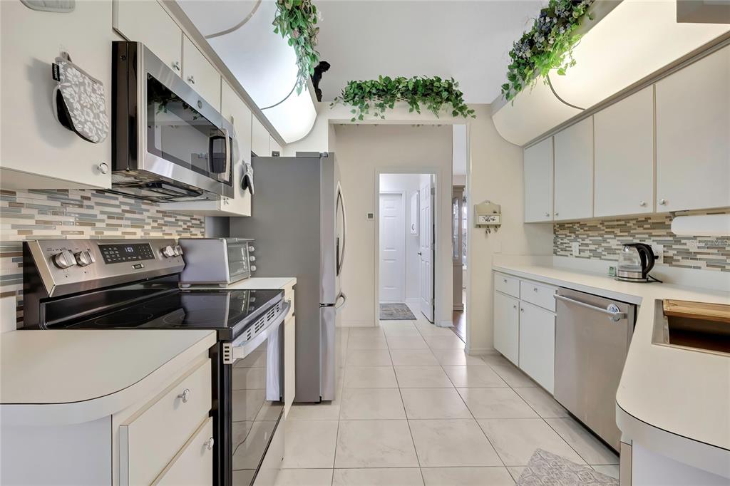 2353 Summercrest Lane Spring Hill, FL 34606 - Photo 10 of 40