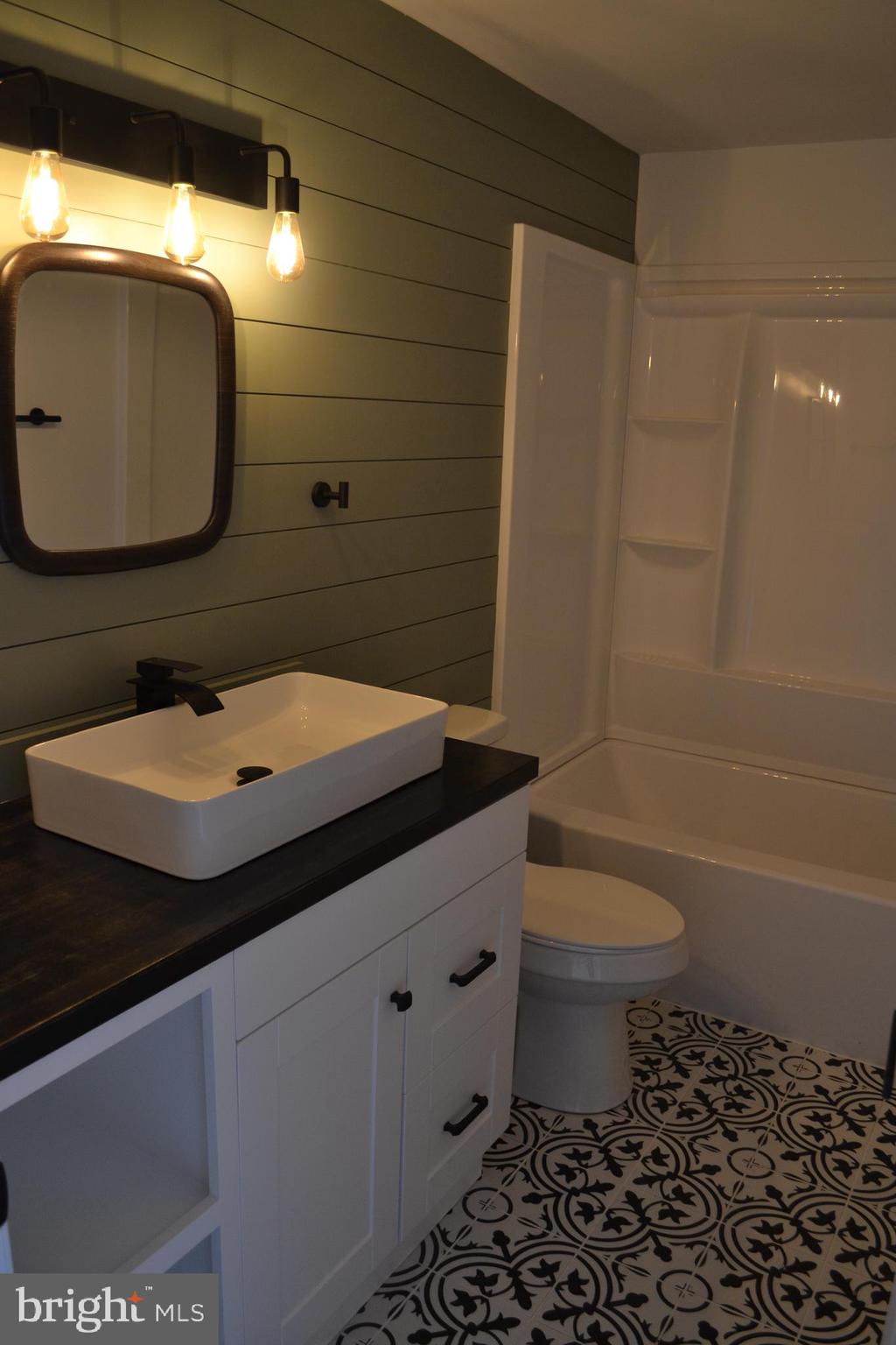 125 Cove Point Road Lusby, MD 20657 - Photo 30 of 32 Full upper bathroom