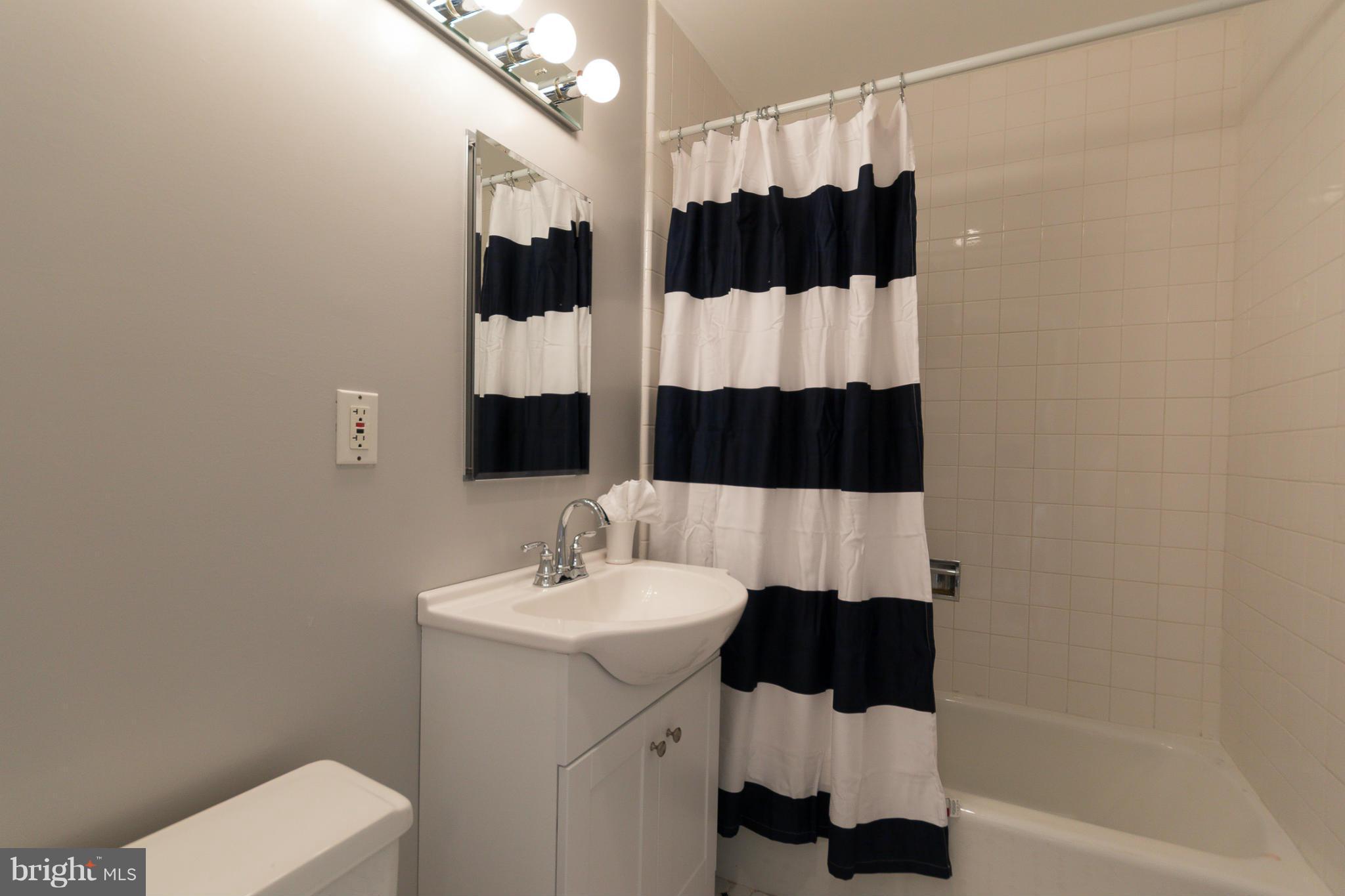 11432 Orchard Lane Reston, VA 20190 - Photo 16 of 30 Bath (Master)