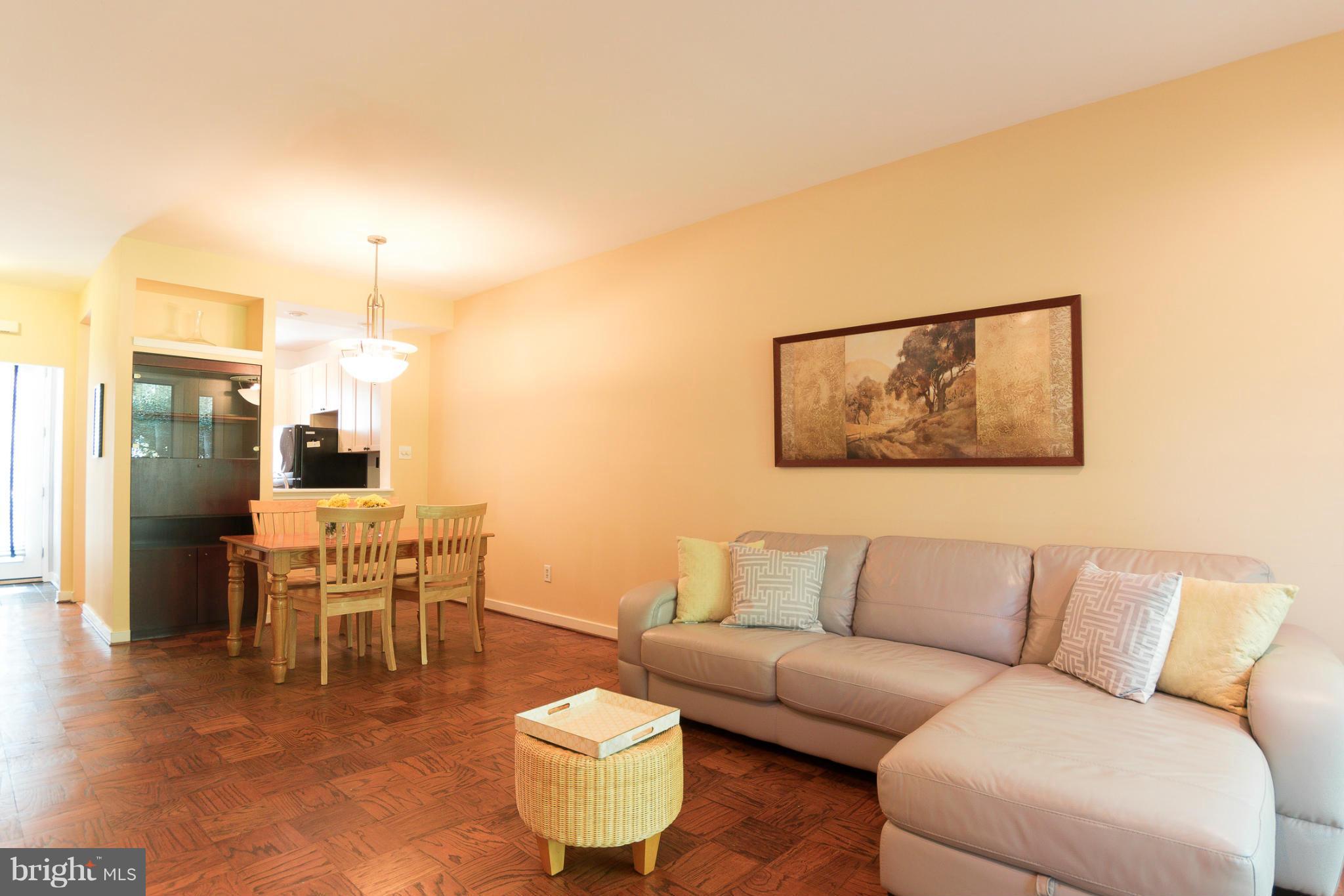 11432 Orchard Lane Reston, VA 20190 - Photo 5 of 30 Living Room