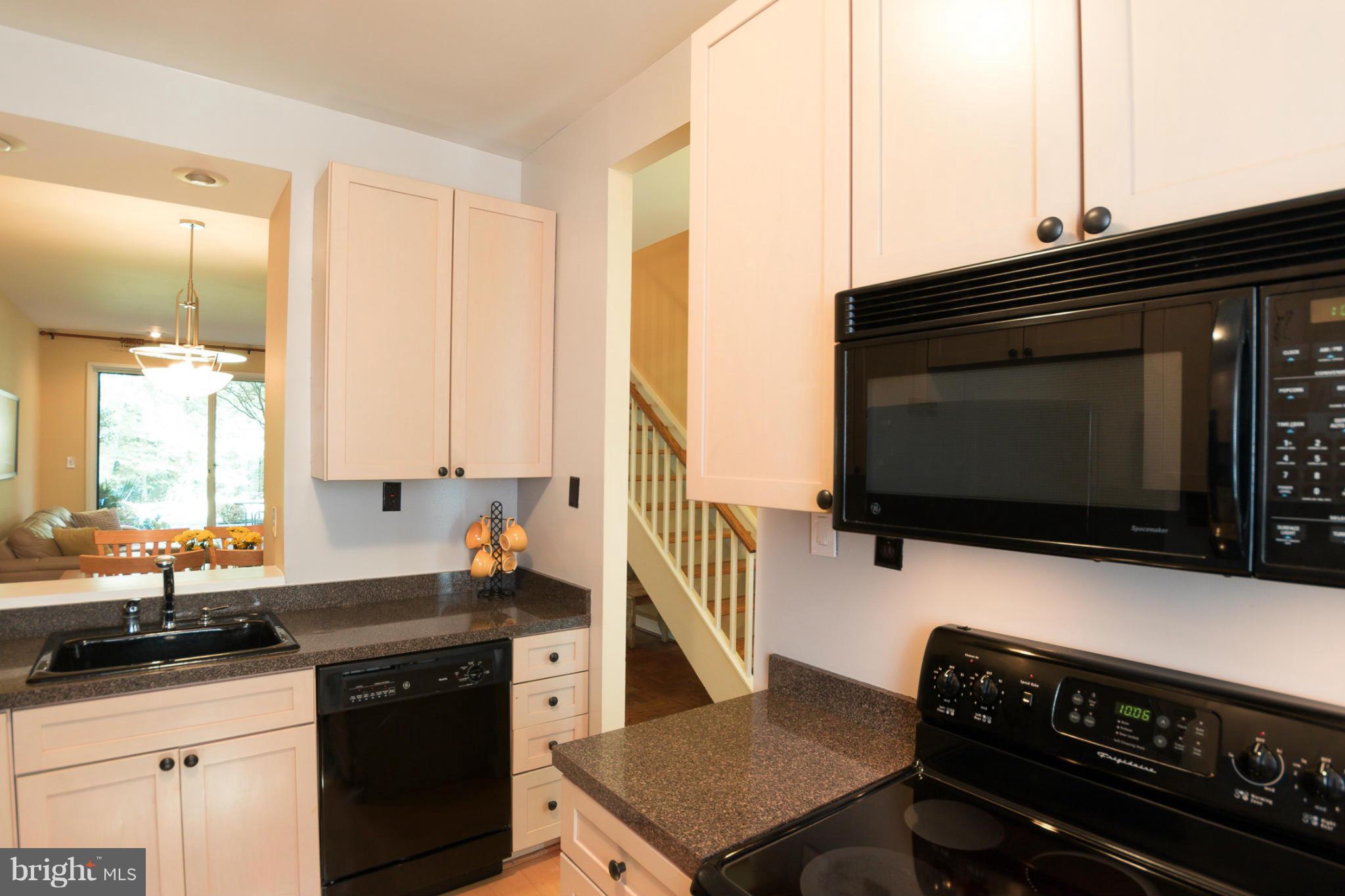 11432 Orchard Lane Reston, VA 20190 - Photo 9 of 30 Kitchen