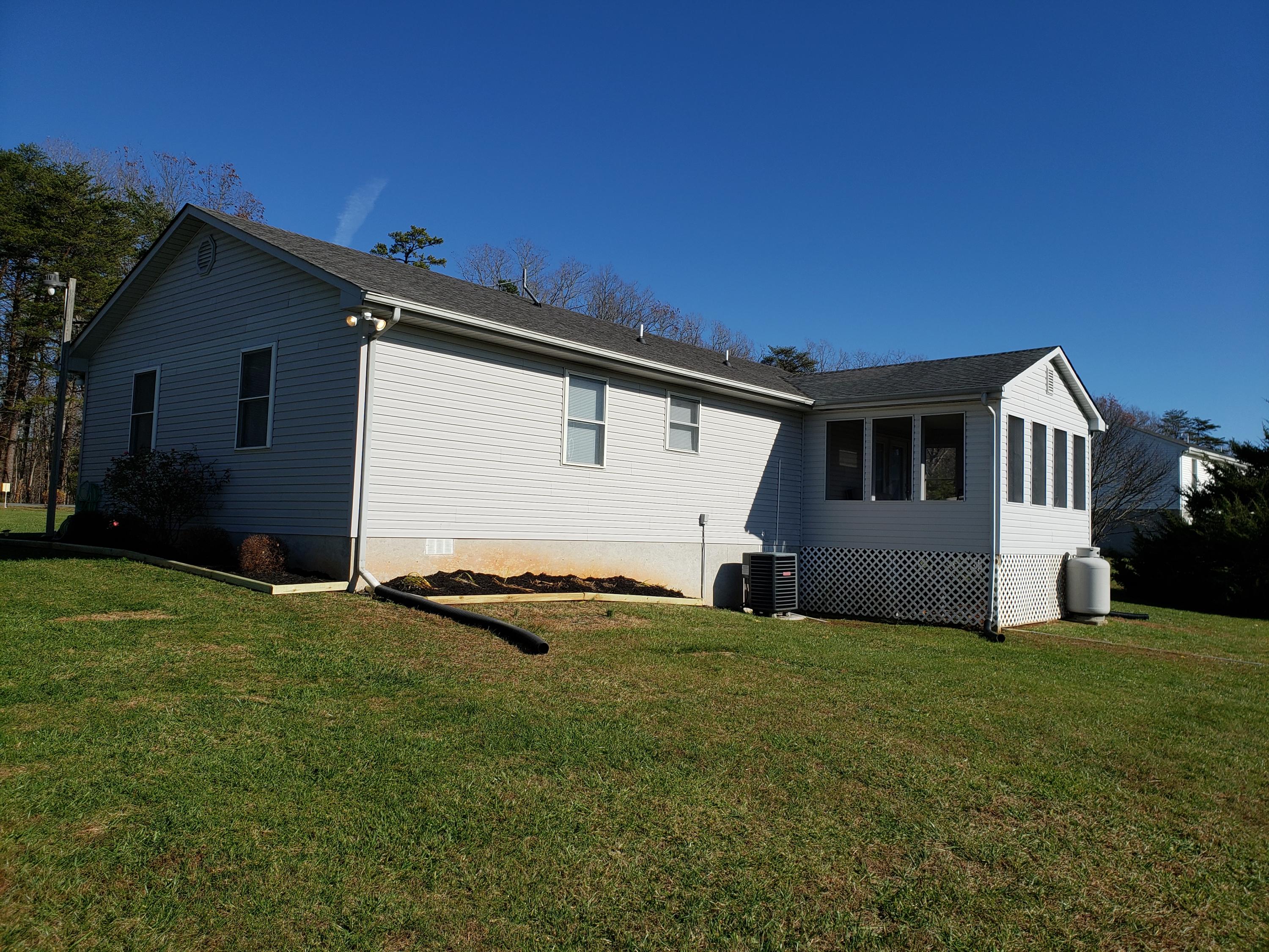 3379 Phelps Road Bedford, VA 24523 - Photo 25 of 31 Rear Side View