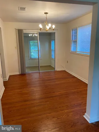 a view of empty room with window