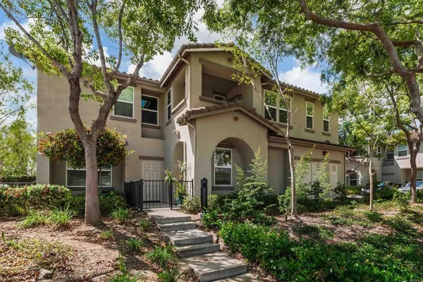 $570,000 | 451 Avenida De La Luna, Vista, CA 92083