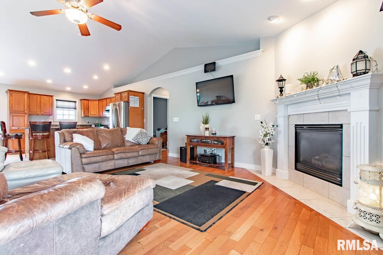 1421 Santa Fe Road Washington, IL 61571 - Photo 12 of 36 Gallery Image 12