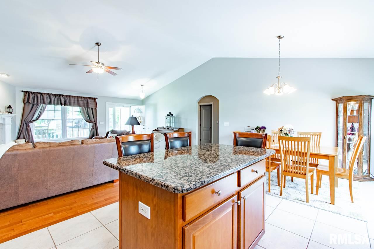 1421 Santa Fe Road Washington, IL 61571 - Photo 18 of 36 Gallery Image 18