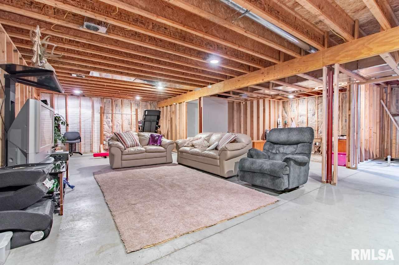 1421 Santa Fe Road Washington, IL 61571 - Photo 35 of 36 Gallery Image 35
