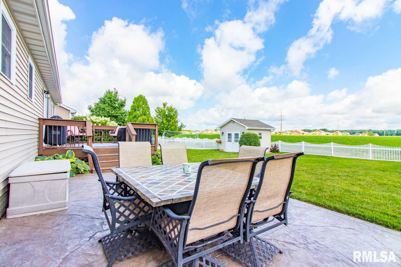 1421 Santa Fe Road Washington, IL 61571 - Photo 5 of 36 Gallery Image 5