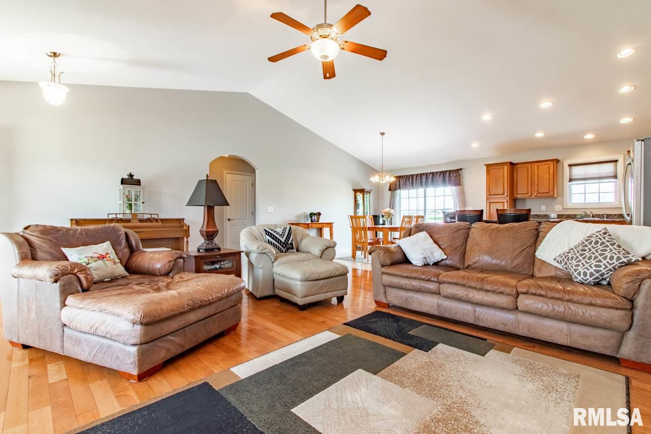 1421 Santa Fe Road Washington, IL 61571 - Photo 9 of 36 Gallery Image 9