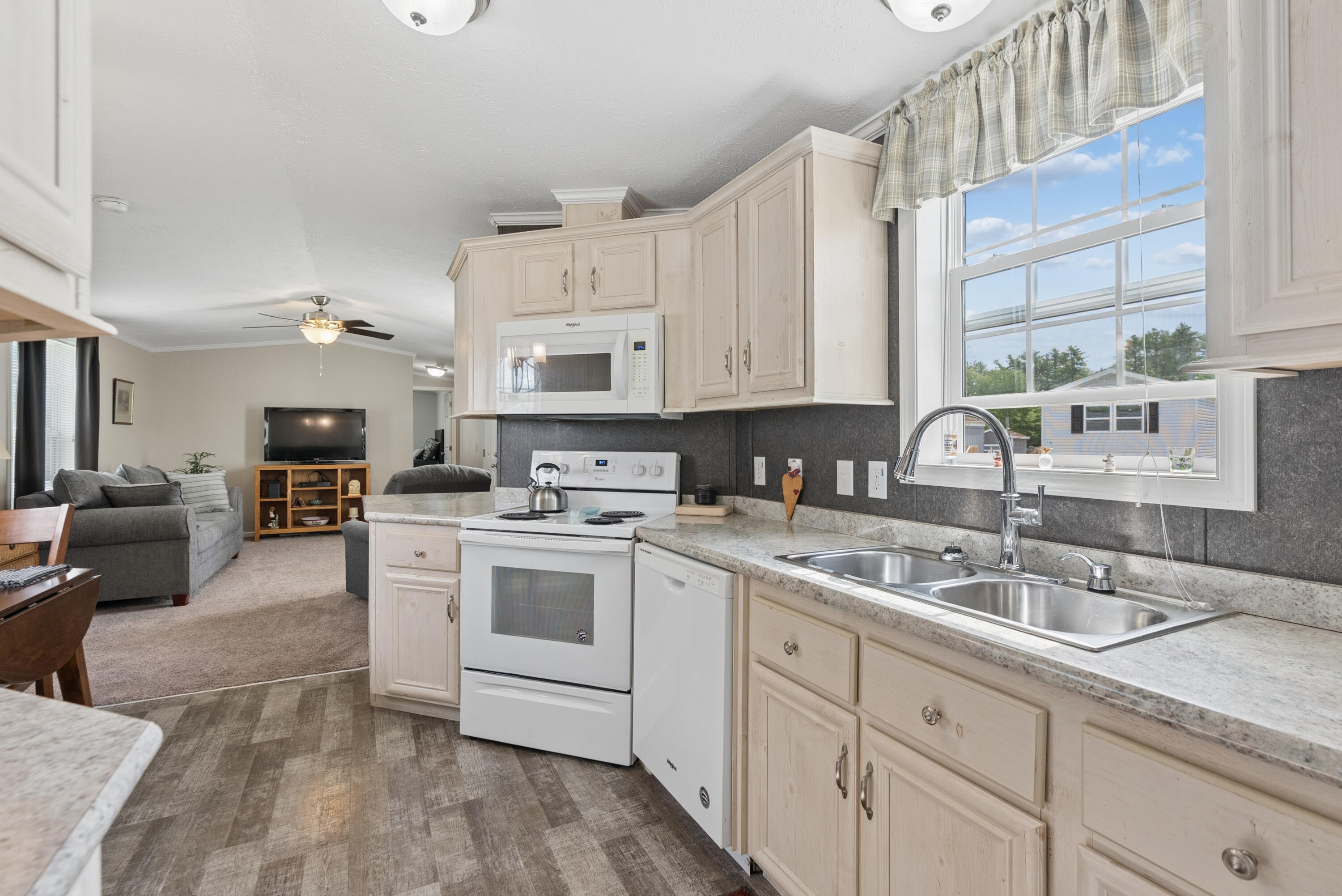 11 Ofarrell Street Topsham, ME 04086 - Photo 8 of 28 DSC05094