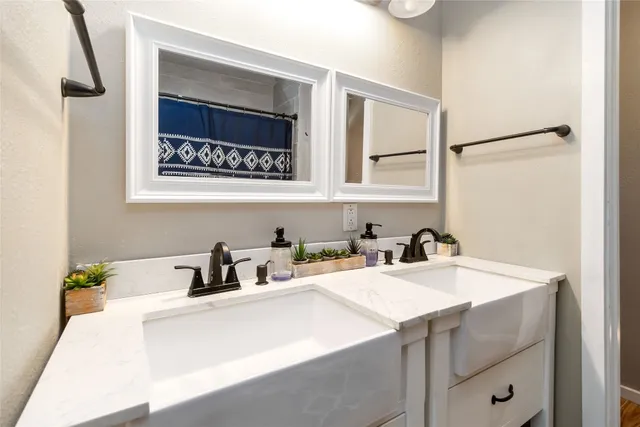 $1,299,999 | 227 Henderson Lane, Lockhart, TX 78644