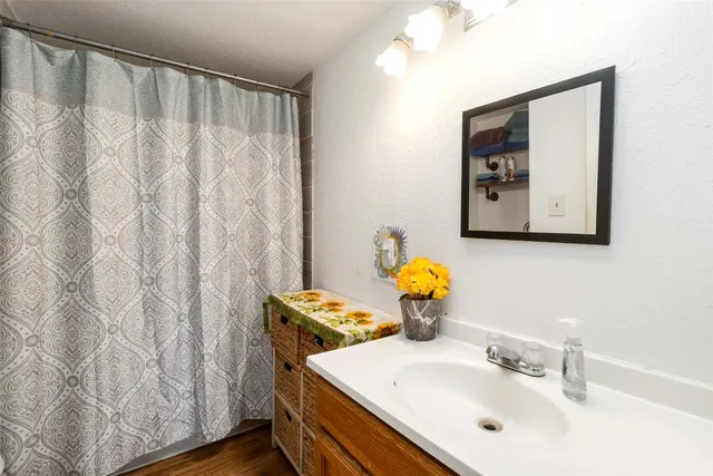 $1,299,999 | 227 Henderson Lane, Lockhart, TX 78644