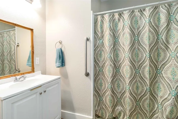 $999,999 | 227 Henderson Lane, Lockhart, TX 78644