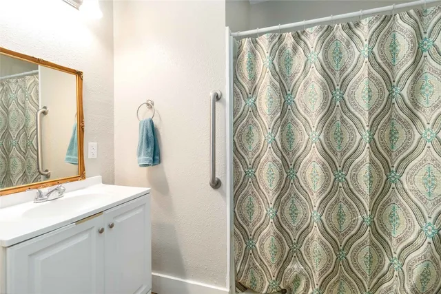 $1,299,999 | 227 Henderson Lane, Lockhart, TX 78644