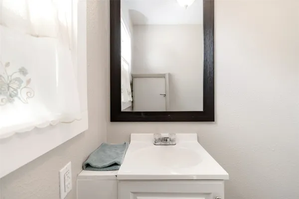 $999,999 | 227 Henderson Lane, Lockhart, TX 78644