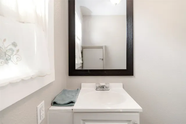 $1,299,999 | 227 Henderson Lane, Lockhart, TX 78644