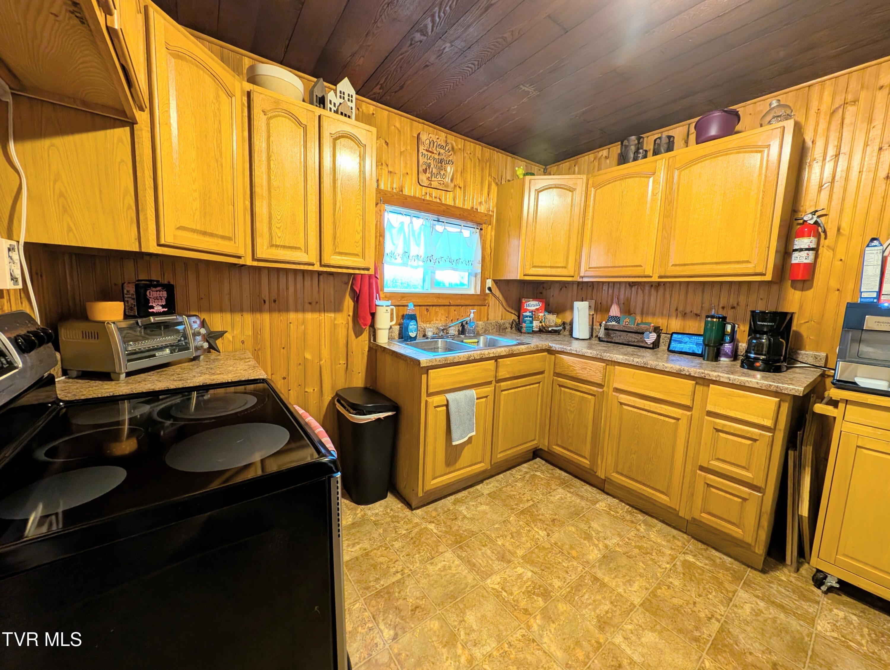 3645 DC Caney Ridge Road Clintwood, VA 24228 - Photo 31 of 54 1000011497