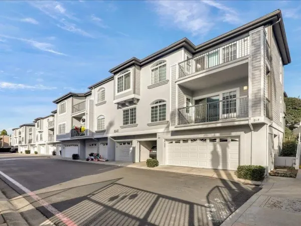 $4,800 | 8641 Via Mallorca, Unit F, La Jolla, CA 92037