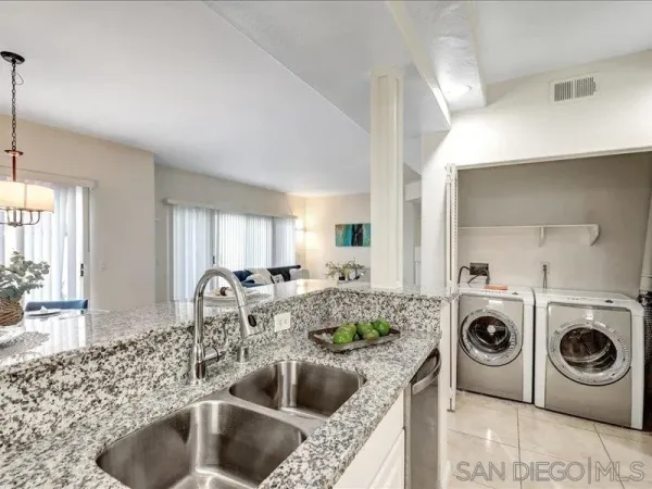 $4,800 | 8641 Via Mallorca, Unit F, La Jolla, CA 92037