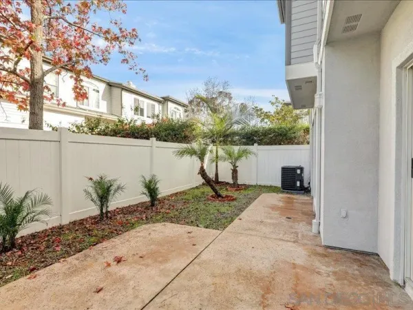 $4,800 | 8641 Via Mallorca, Unit F, La Jolla, CA 92037