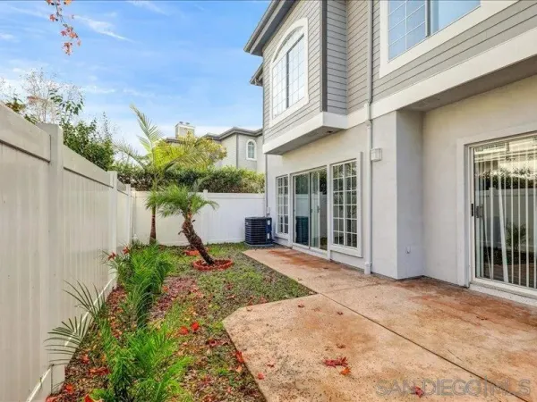 $4,800 | 8641 Via Mallorca, Unit F, La Jolla, CA 92037