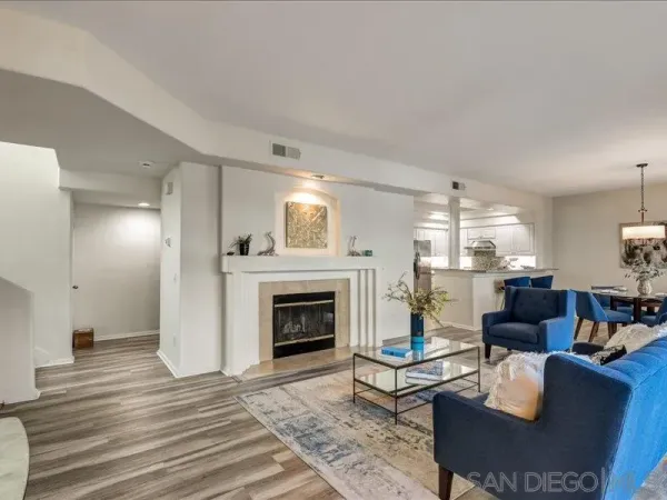 $4,800 | 8641 Via Mallorca, Unit F, La Jolla, CA 92037