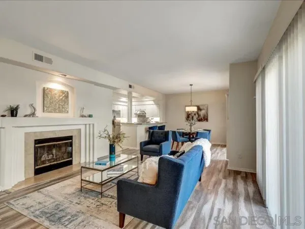 $4,800 | 8641 Via Mallorca, Unit F, La Jolla, CA 92037