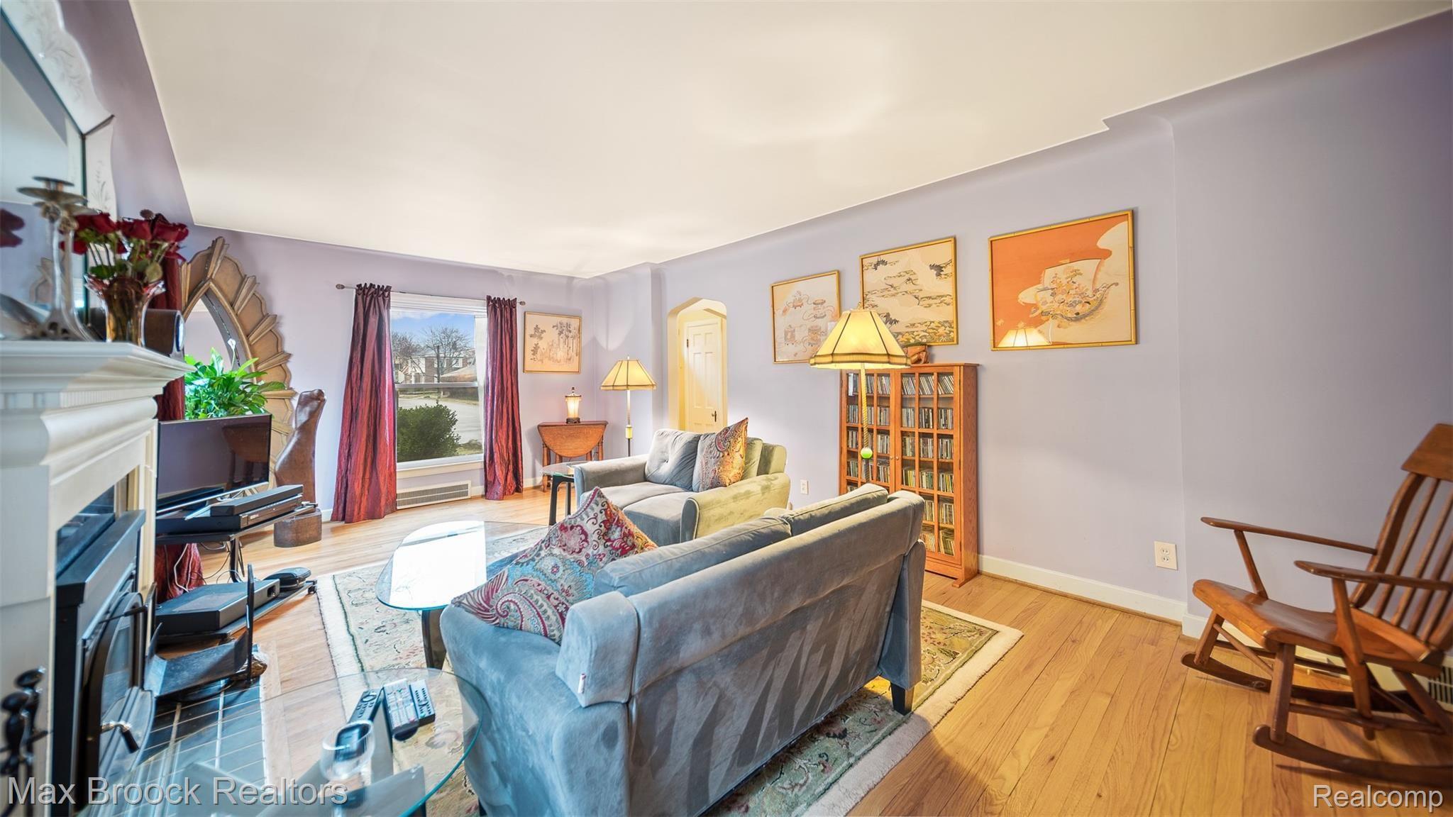 20250 Picadilly Road Detroit, MI 48221 - Photo 13 of 47 Living room