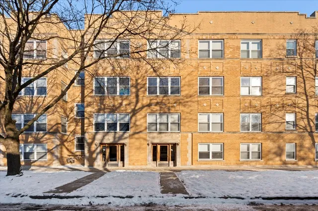 $149,900 | 3806 West Belle Plaine Avenue, Chicago, IL 60618