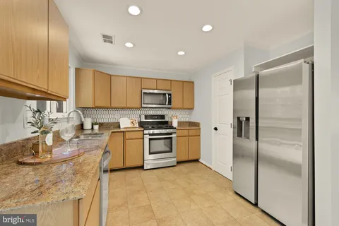$650,000 | 8906 Royal Astor Way, Fairfax, VA 22031