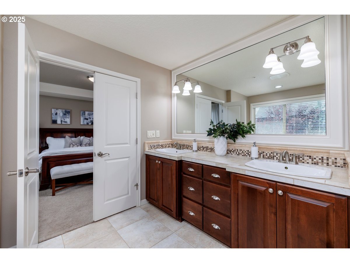 5598 Northwest 135th Avenue Portland, OR 97229 - Photo 29 of 45 Bathroom