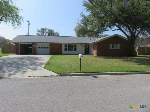 $1,975 | 1339 Mockingbird Lane, Seguin, TX 78155