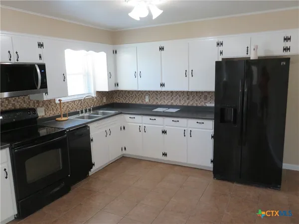 $1,975 | 1339 Mockingbird Lane, Seguin, TX 78155