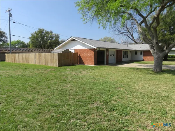 $1,975 | 1339 Mockingbird Lane, Seguin, TX 78155