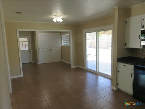 $1,975 | 1339 Mockingbird Lane, Seguin, TX 78155