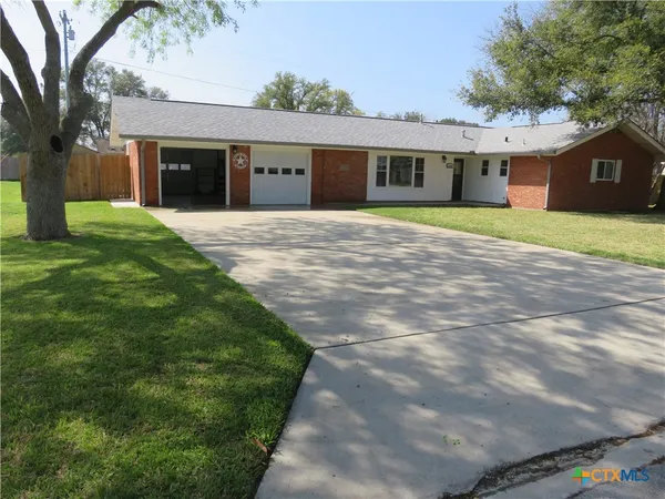 $1,975 | 1339 Mockingbird Lane, Seguin, TX 78155