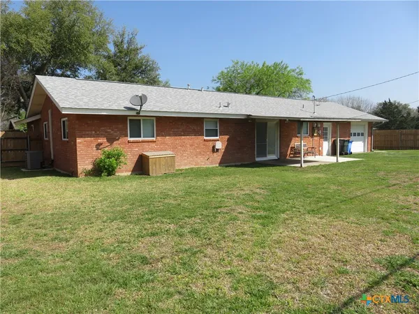 $1,975 | 1339 Mockingbird Lane, Seguin, TX 78155