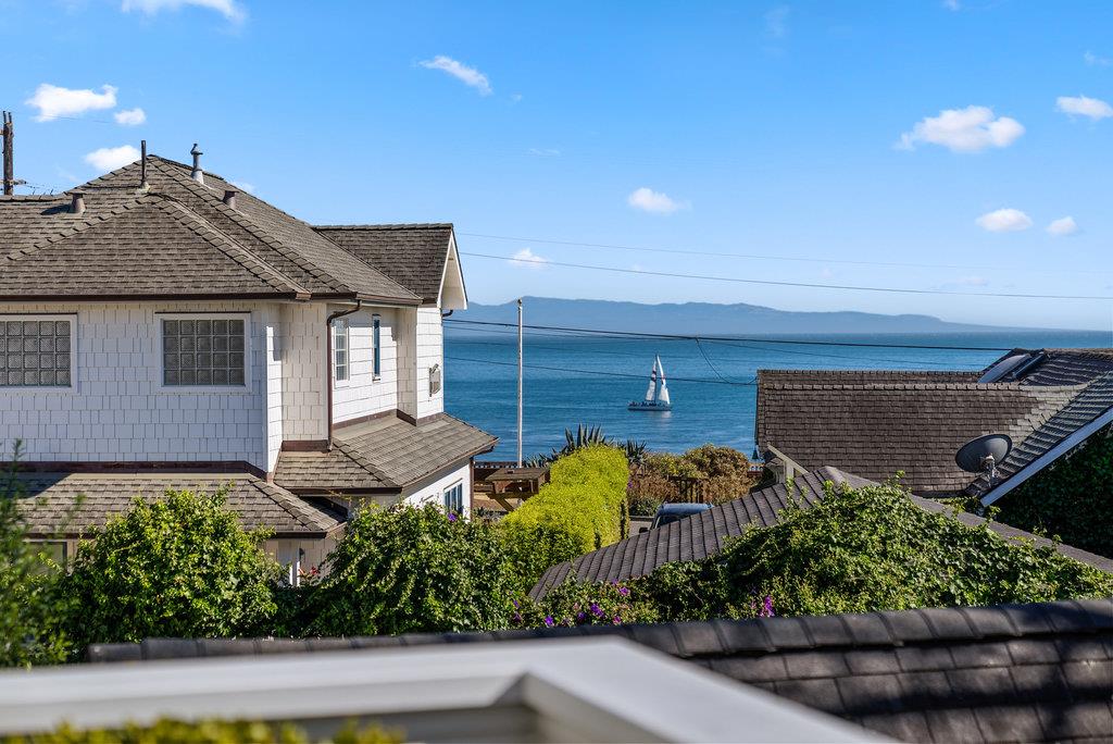 109 Central Avenue Capitola, CA 95010 - Photo 3 of 79