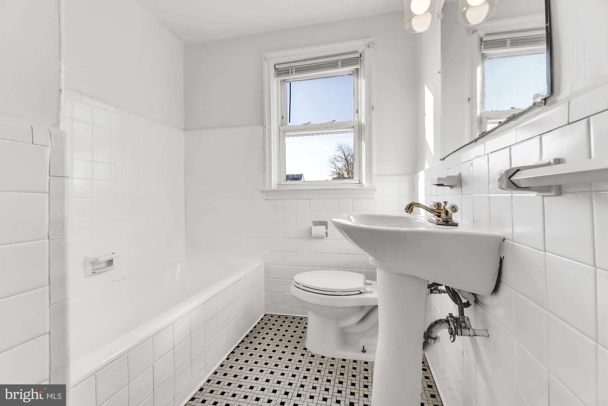 225 West Edgevale Road Baltimore, MD 21225 - Photo 20 of 25 Updated Bath