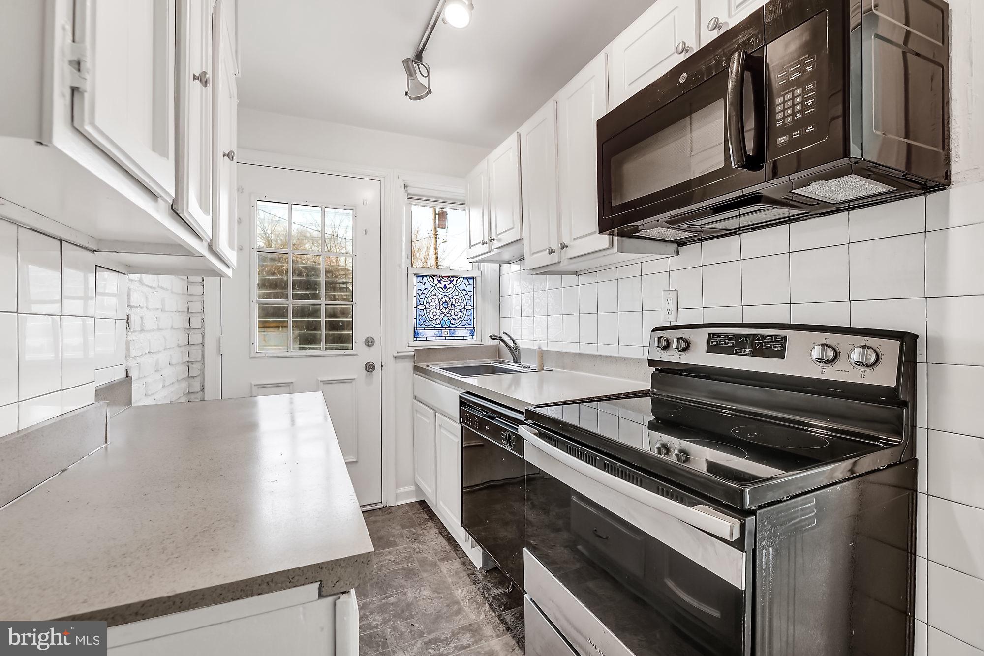 225 West Edgevale Road Baltimore, MD 21225 - Photo 10 of 25 Updated appliances