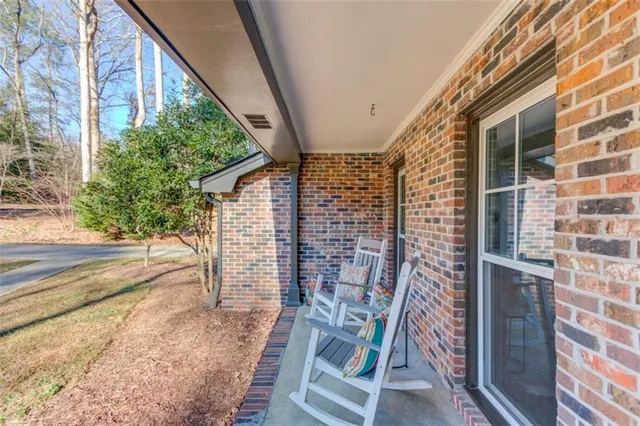 $835,000 | 200 Spalding Circle Northeast, Sandy Springs, GA 30328
